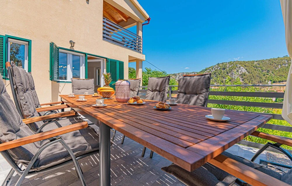 3 Bedroom Cozy Home In Skradin