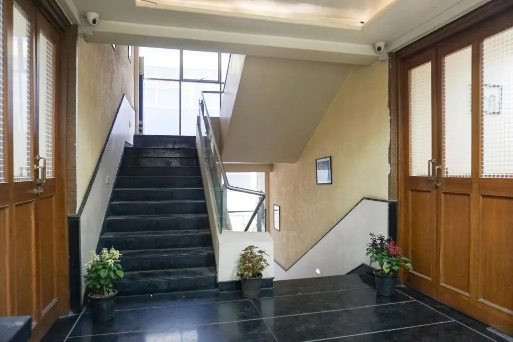 Townhouse Oak Sr Hotel Wakad