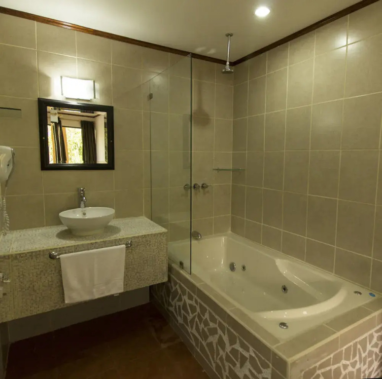 Copacabana Hotel and Suites