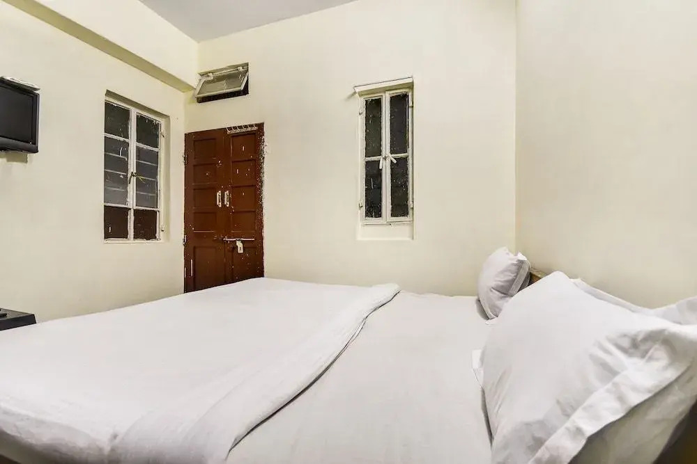 SPOT ON 49335 Hotel Alwin