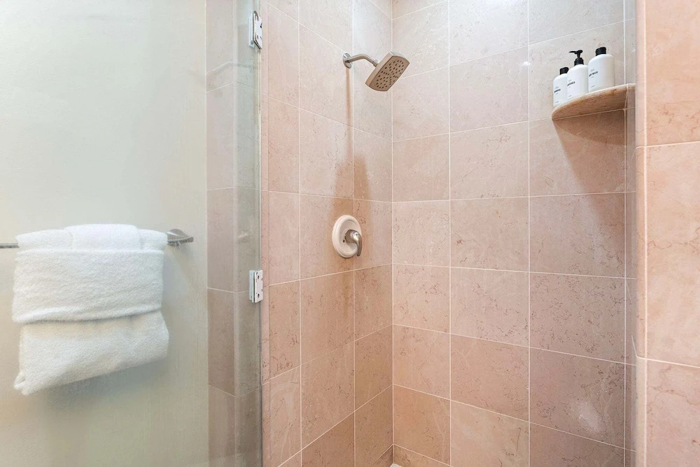 Air-conditioned Ocean Front Hawaii Townhome! - Sleeps 6 - Vrkcv