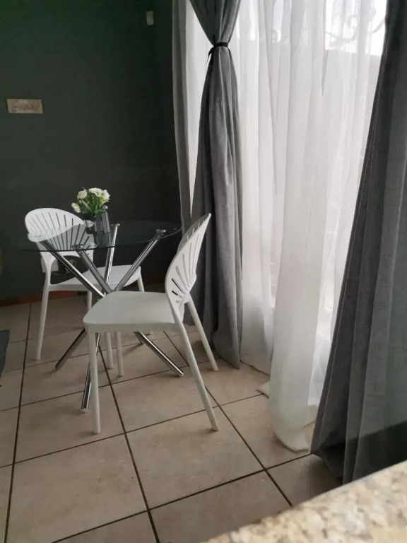 Mia Hills guest house