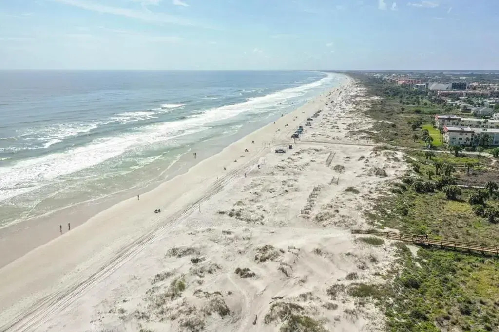 Island Oasis - 3br 2ba - steps to the ocean!