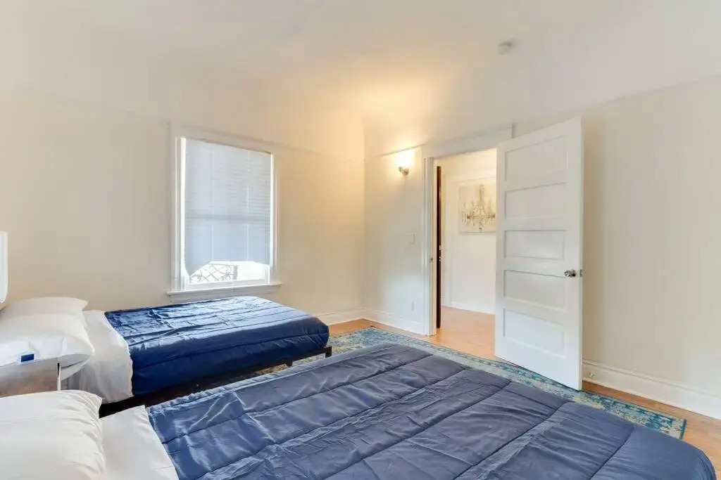 5 Bedroom Koreatown Charmer near DTLA
