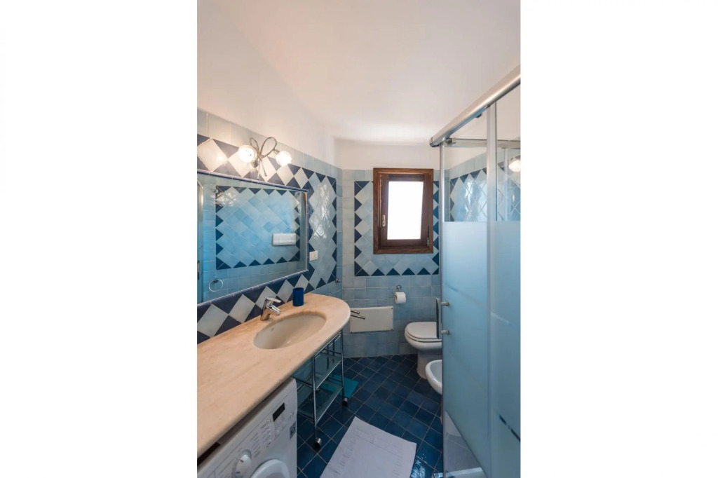 It has 2 bedrooms (one triple room with one double bed and one single, and one room with twin beds),-PERLACEA 32
