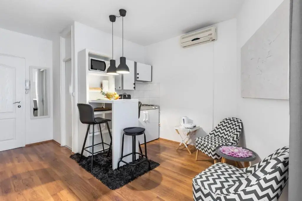 Bright & Modern 200m from DIOCLETIAN'S PALACE