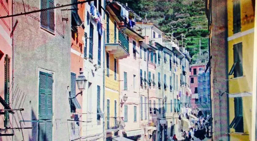 Vernazza Apartments
