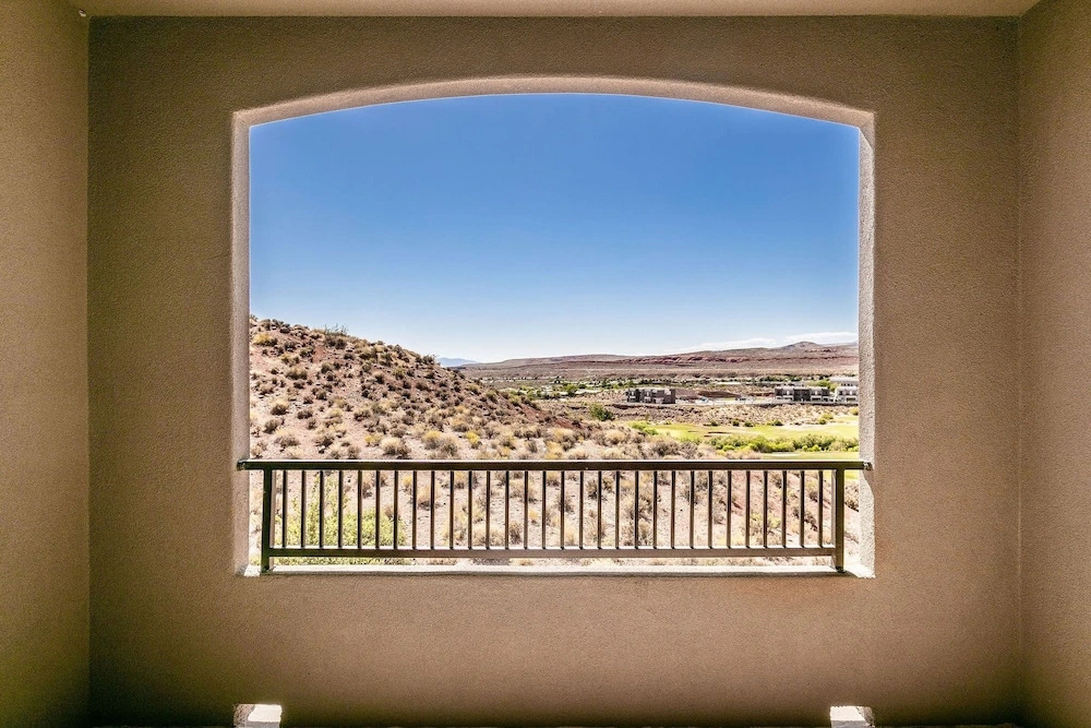 Views Over Coral Canyon townhouse
