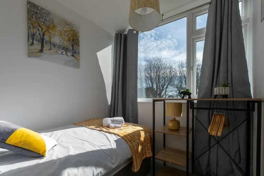 Stylish House & Work and Leisure inc FREE Parking & BHX Airport by ComfyWorkers