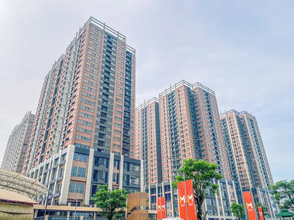 Tidy Warm Toned 2Br Apartment Meikarta