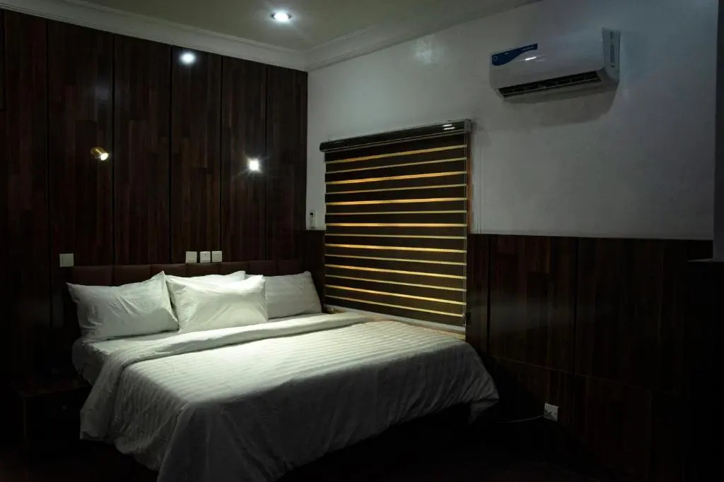 Enland Suites & Apartments