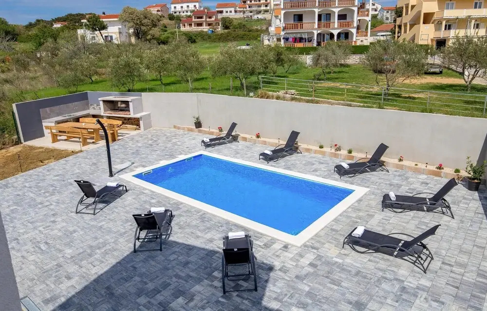 Amazing Home in Rab With Wifi, 4 Bedrooms and Swimming Pool