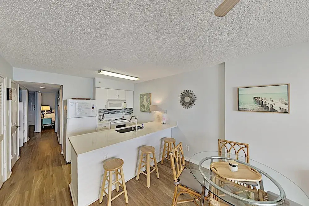 Gulf-front Getaway W/ Pools & Private Balcony 1 Bedroom Condo