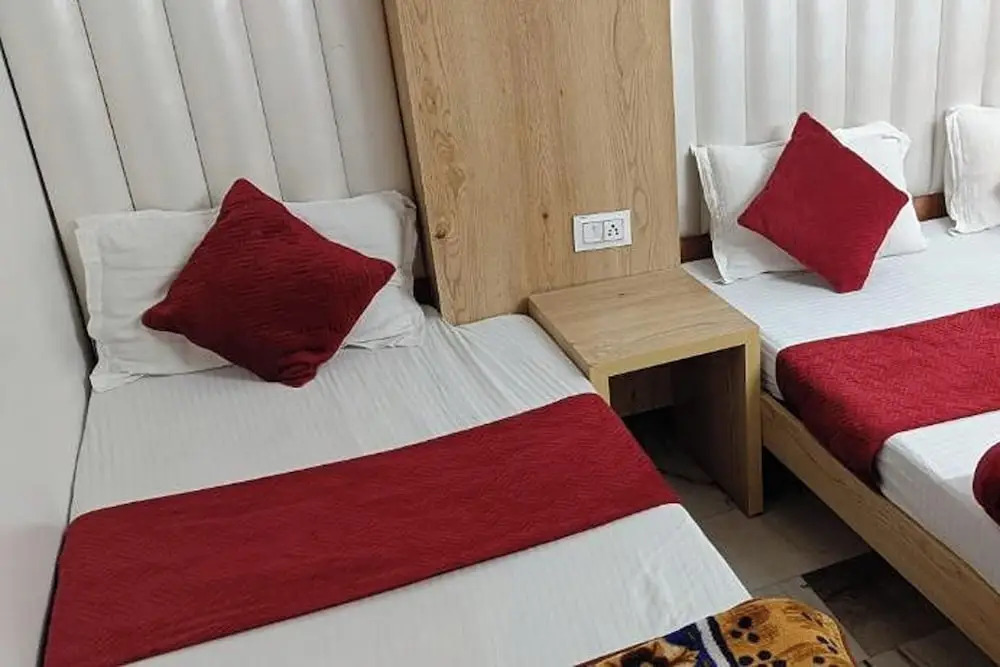 Hotel Shree Sai Dham Near New Delhi Railway Station, Paharganj