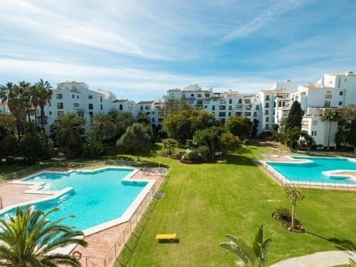 VACATION MARBELLA I Contemporary Central Apartment, Swimming-pool, 24-7 Security, a minute from the