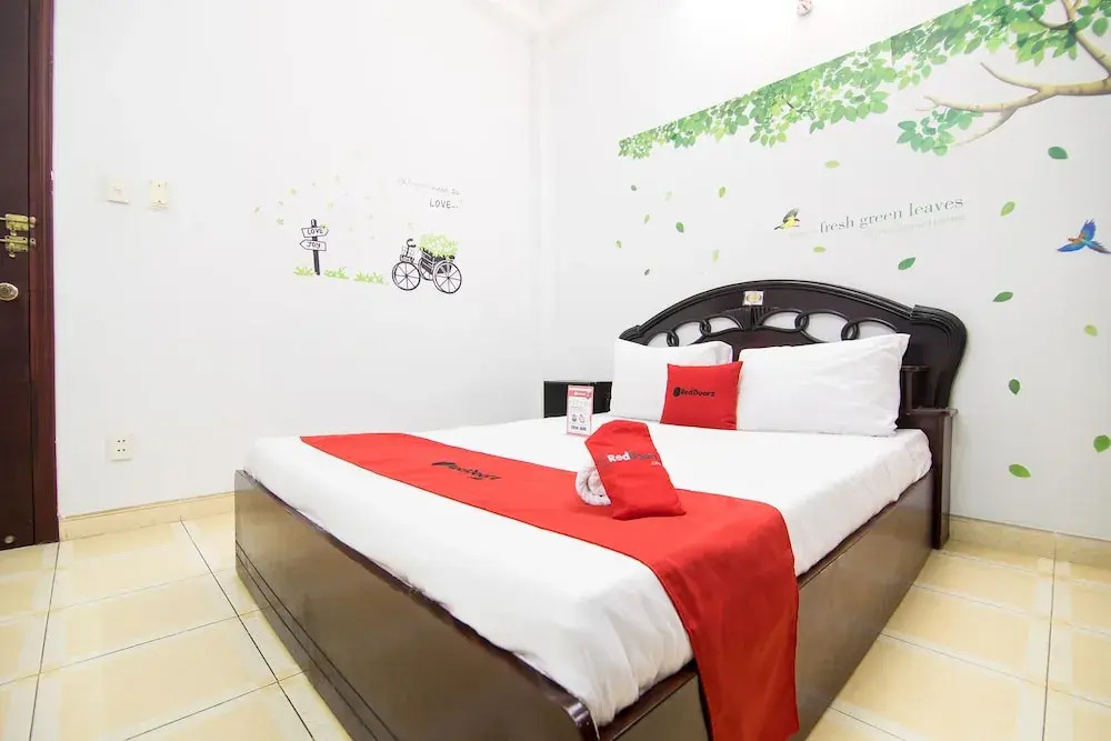Reddoorz near Hoang Van Thu Park