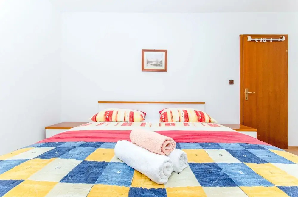 Apartments and Rooms Iva