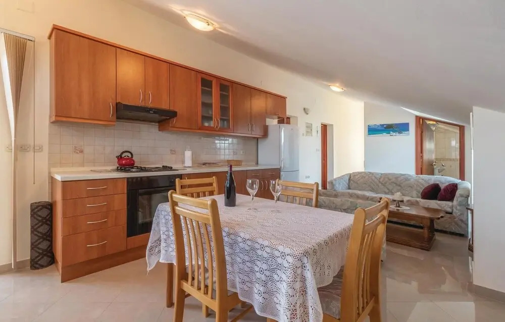 Nice Home in Poljana With Wifi and 4 Bedrooms