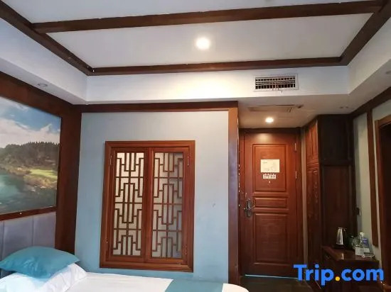 Huihe Water Margin Hotel (Guangfeng Passenger Transport Center Branch)