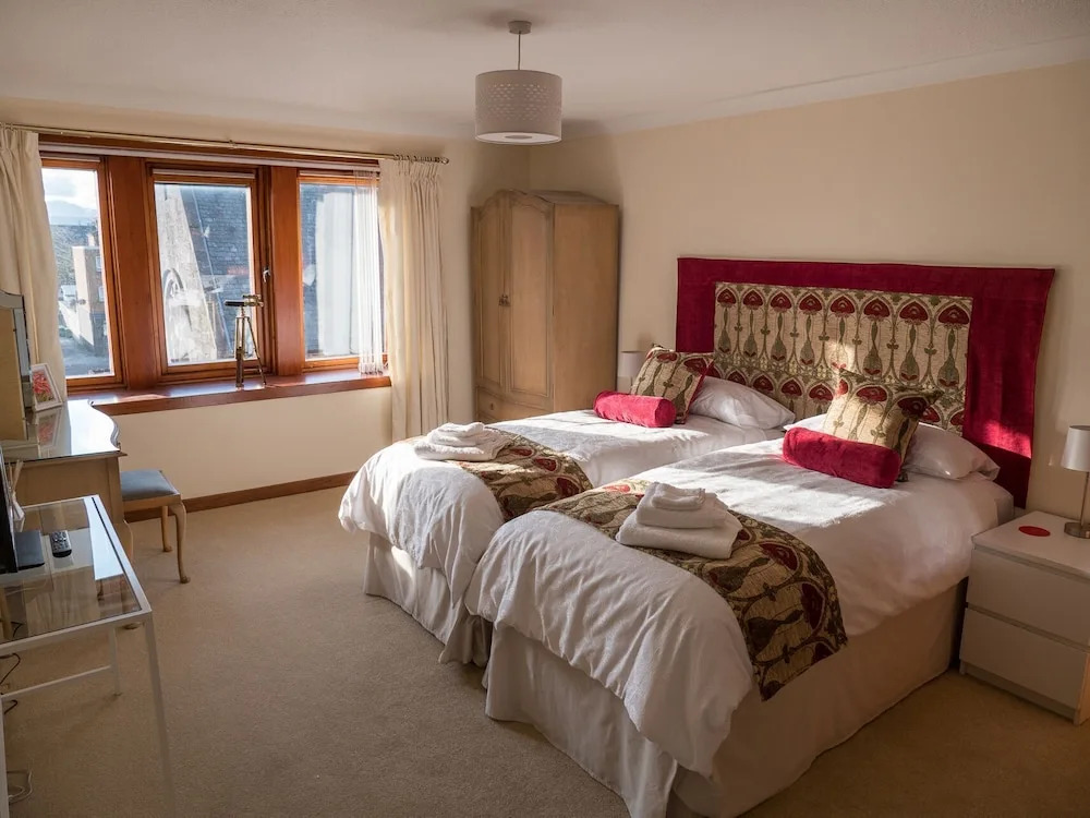 The Flat in the Square