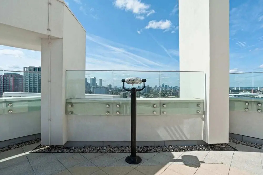 Stunning 1-bed apt W/roof Terrace in Canning Town