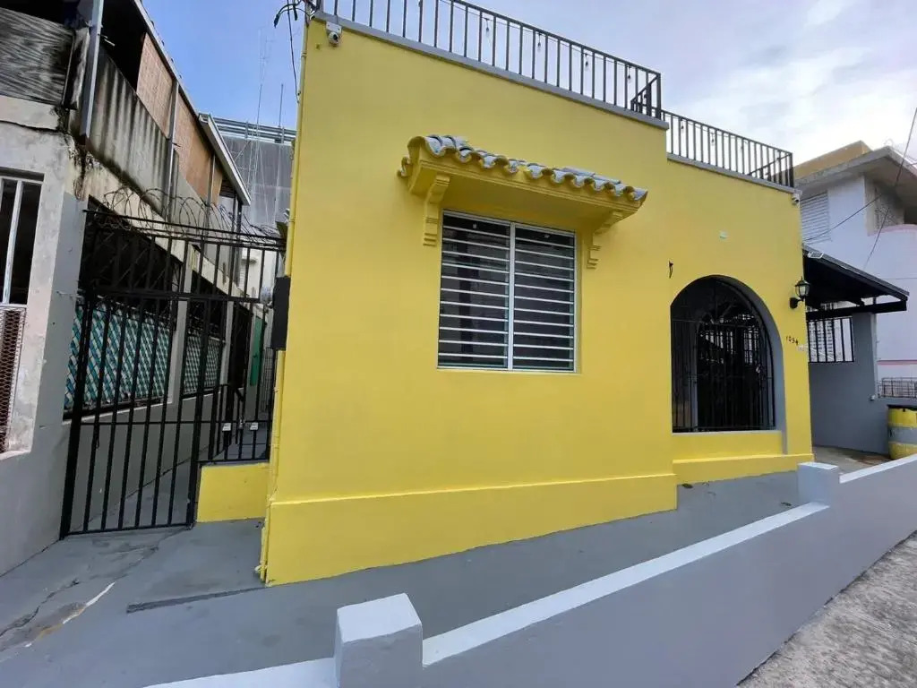 Near beach, restaurant and bars Sleeps 6 with 2baths