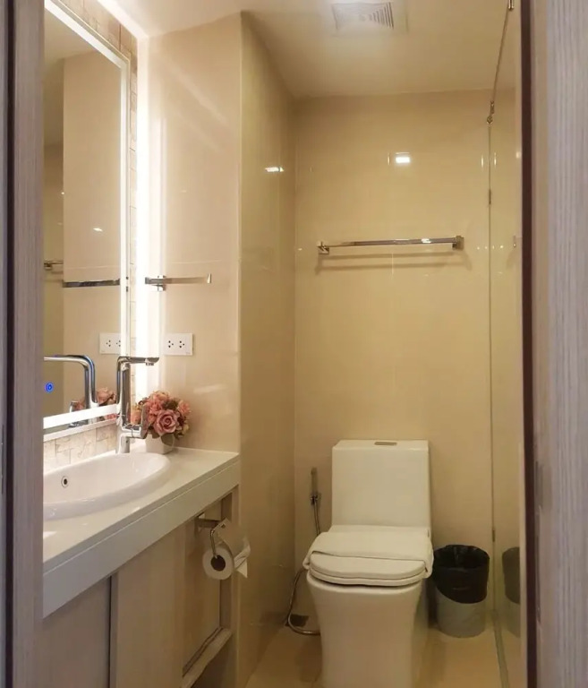 Modern 1 Bedroom Condo D619