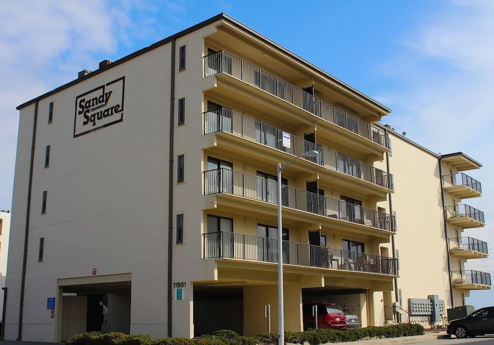 Sandy Square 104