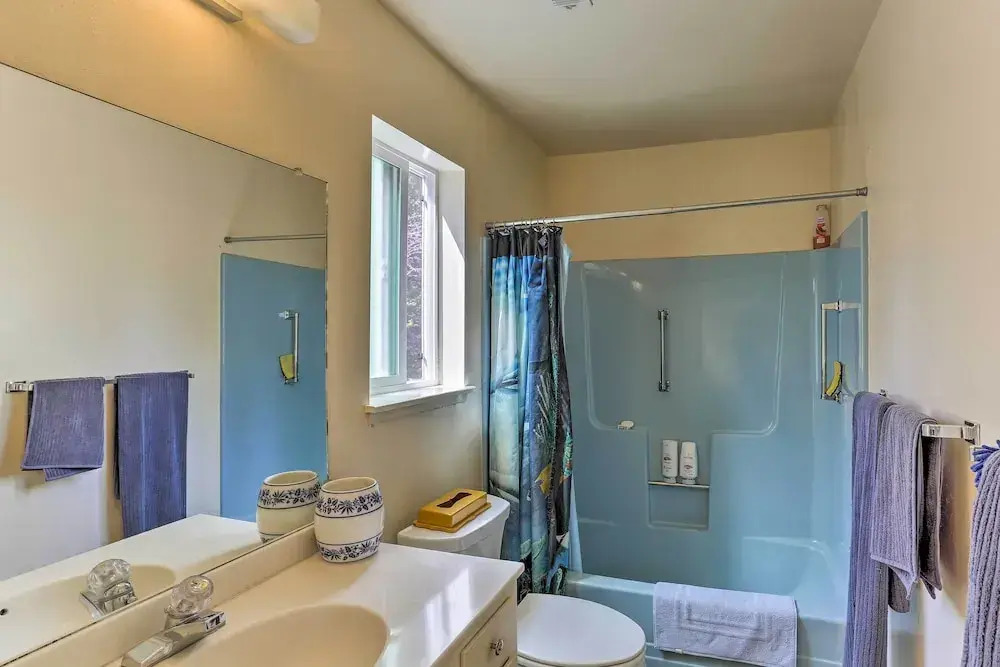 Lake Almanor Country Club Home w/ Views!