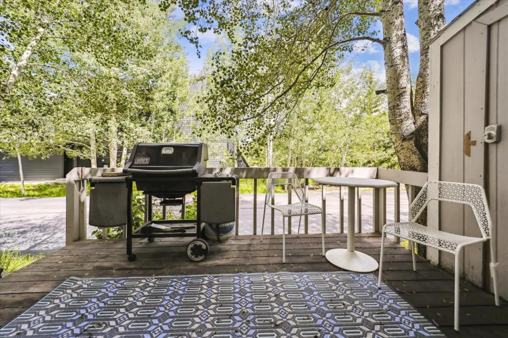 Frisco Creekside Retreat 3 Bedroom Townhouse by RedAwning