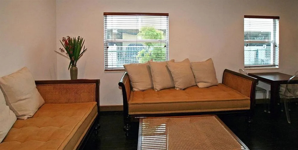 SeaStays- South Beach Apartments