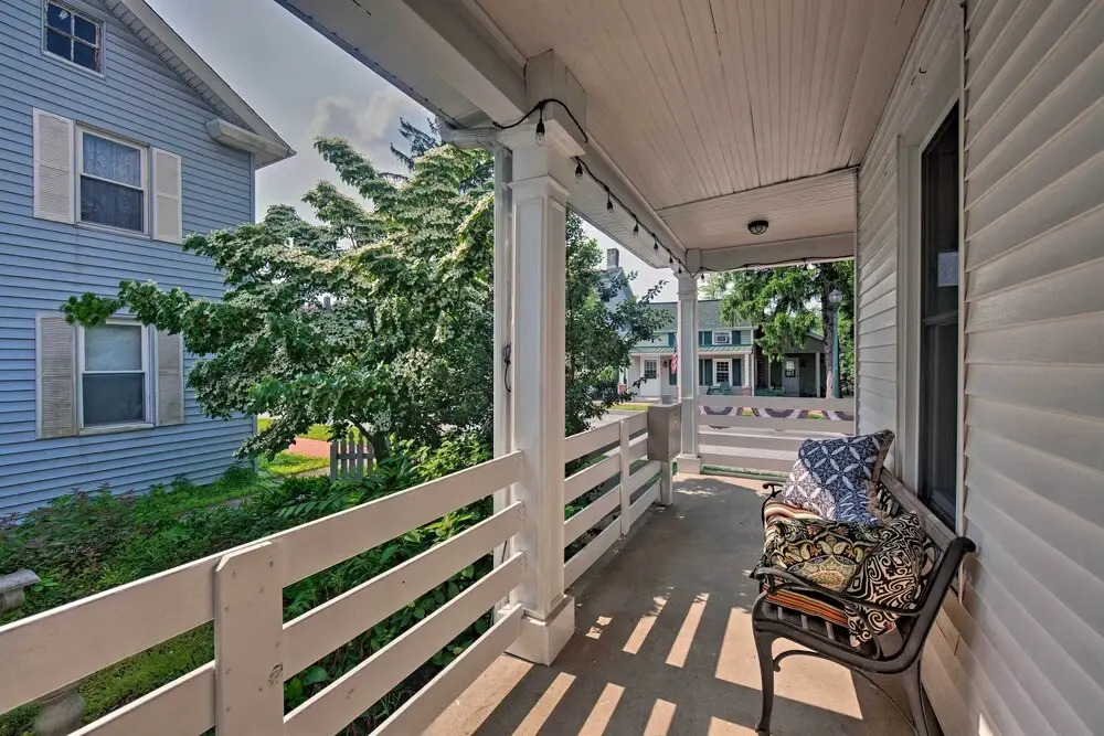 9 Mi to Midtown Harrisburg: Cottage w/ Deck