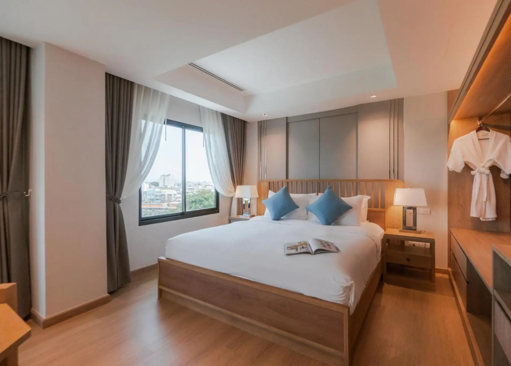 The Grand Riverside Hotel
