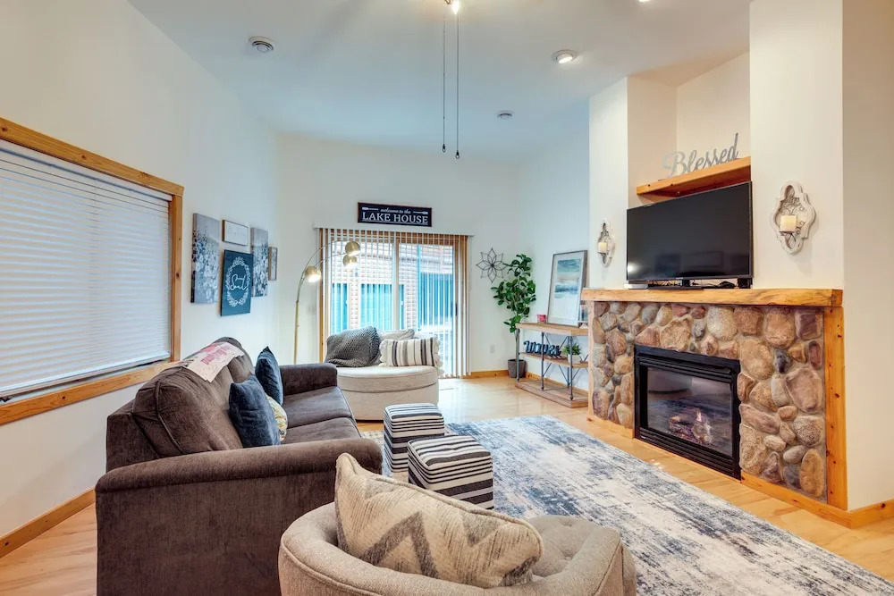 Lake Minocqua Condo w/ Shared Fire Pit!