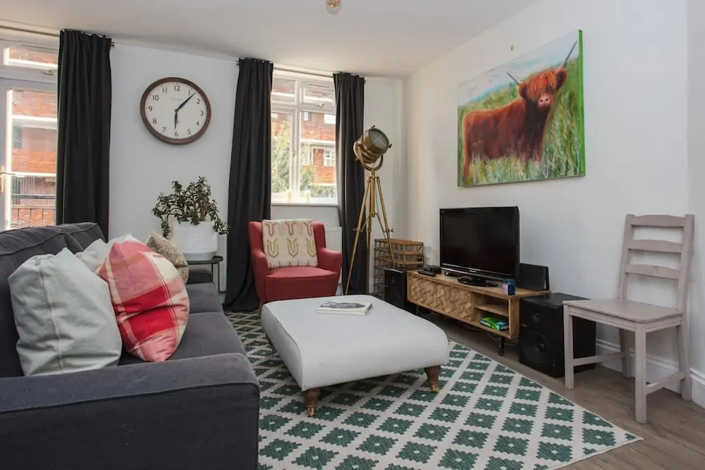 Lovely 2 Bedroom Flat Near Whitechapel Station