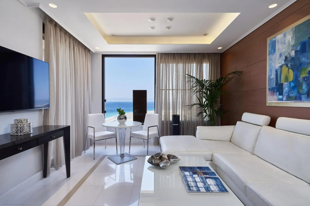 Bellevue On The Beach Suites
