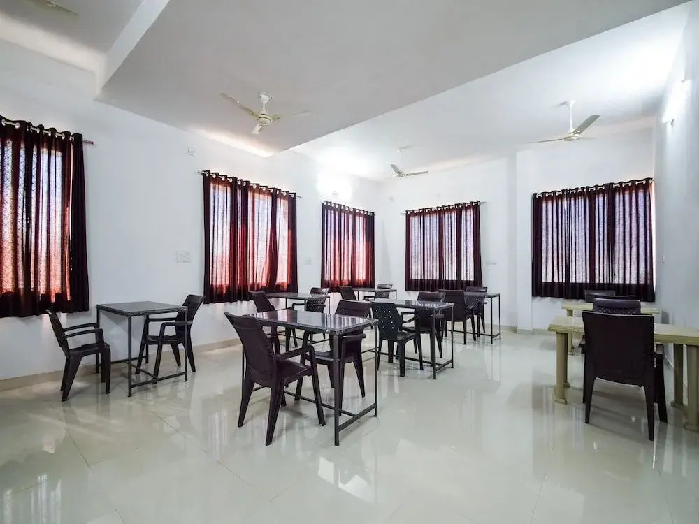 Oyo 27014 Badam Palace