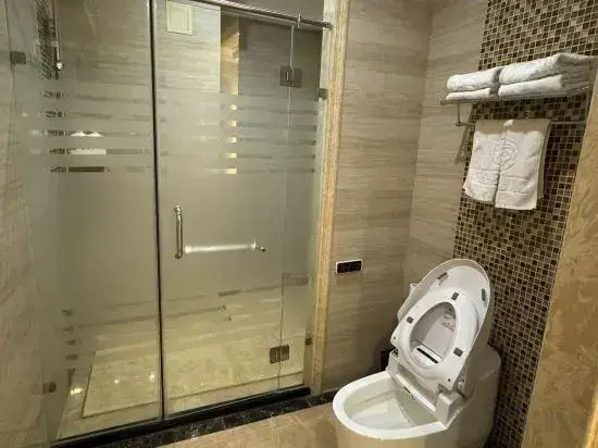 Linjiang Huayuan Hotel