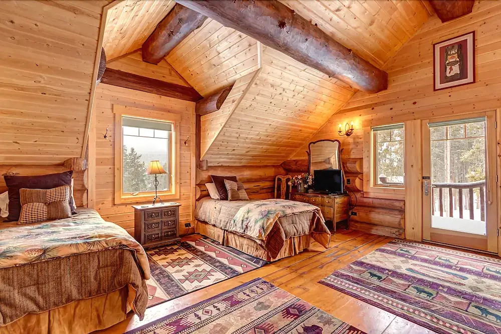#1686 Custom Built Log Cabin - Indiana Creek Lodge - True Gem With Log Cabin Ambiance!