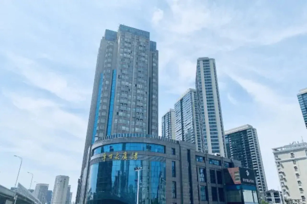 Vienna Hotel (Wuhan Central China Normal University, Huquan Metro Station)