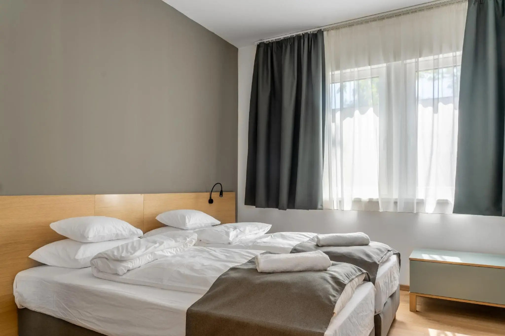 R¿czi Hotel, T¿r ¿Rendezv¿k¿zpont