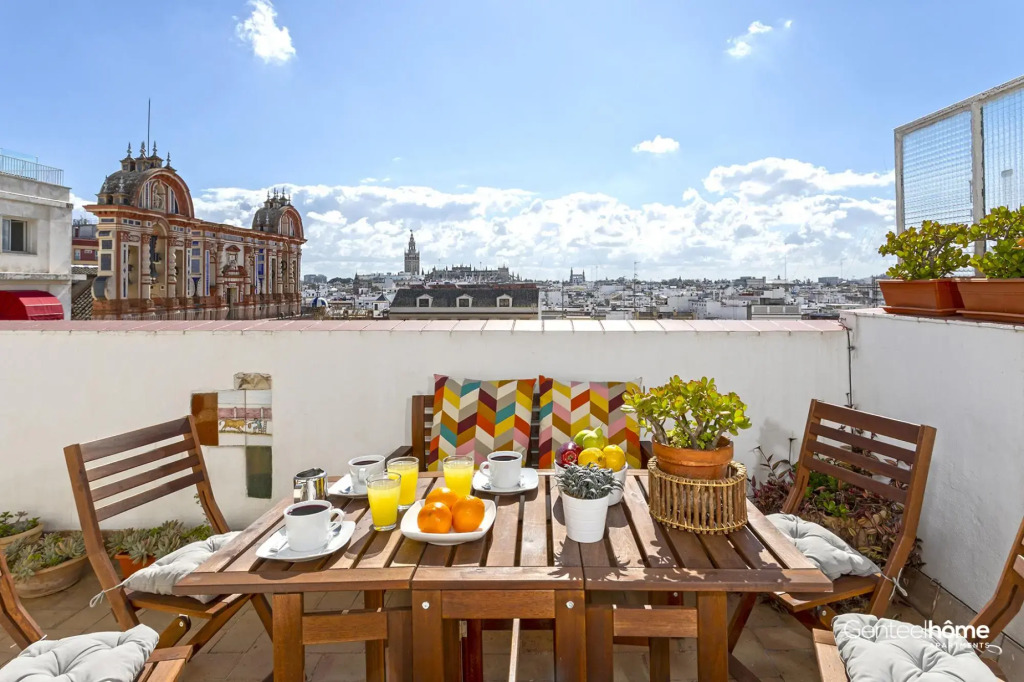 Bright & Beautiful 3 BD Apartment With Private Terrace - Magdalena Terrace