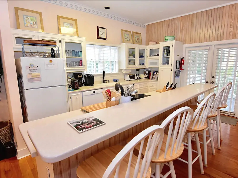 #703 Ford 5 Bedrooms 4 Bathrooms Home