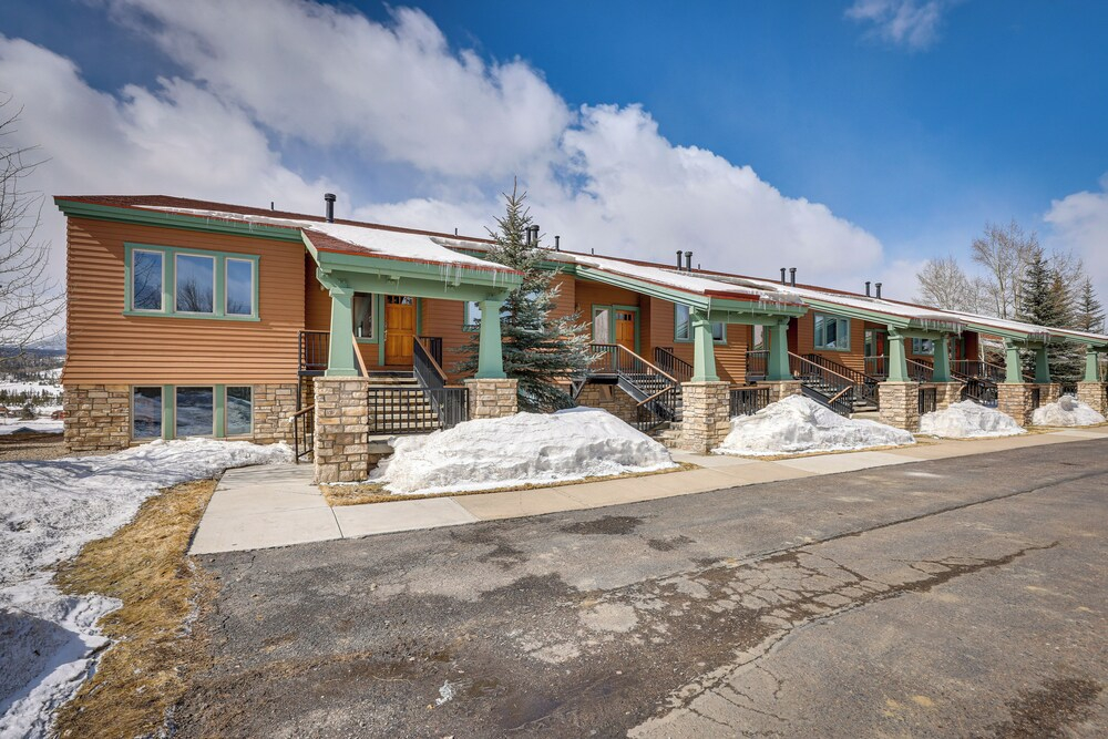 Fraser Townhome w/ Deck, 7 Mi to Winter Park!