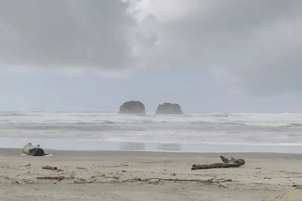 1 Block to Twin Rocks Beach: Pet-friendly Cottage