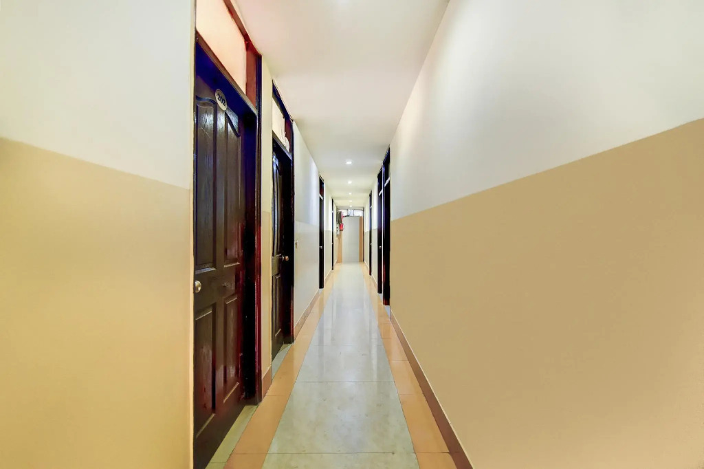 OYO 28461 Townhouse Royal Stay Inn