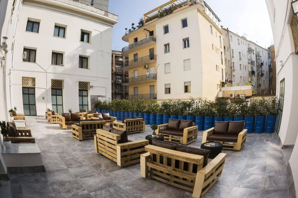 NeapolitanTrips Hotel