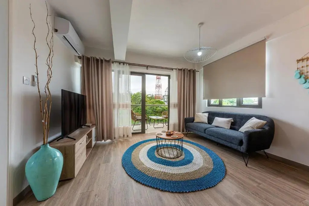 373 Wolmar Cosy and Modern Apartment- 200 metres from the Beach and Supermarkets and just next to Domaine de wolmar with views of deers and green natural park