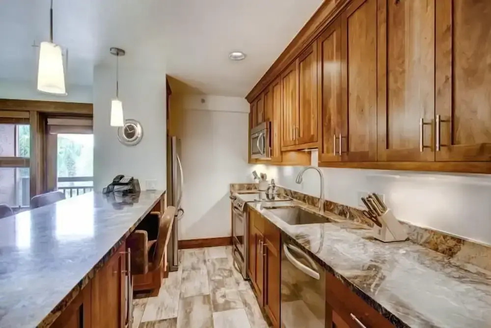 Luxury Ski In, Ski Out 1 Bedroom Mountain Residence In The Heart Of Lionshead Village With Heated Slope Side Pool And Hot Tub