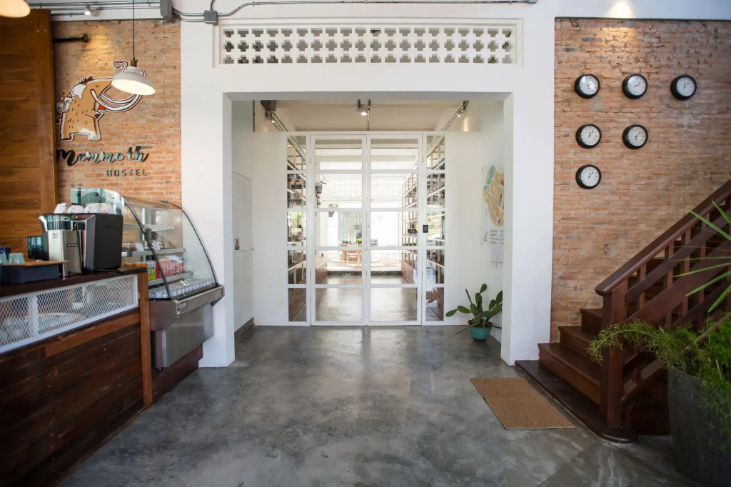 Memmoth Cafe & Hostel in Lampang